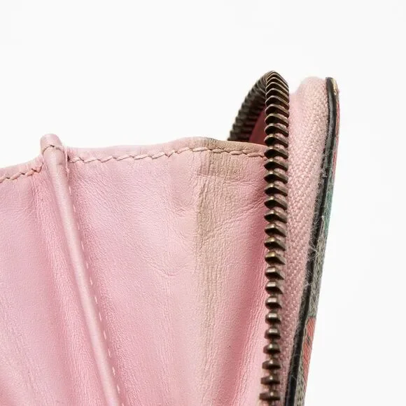 Gucci GG Supreme Strawberry Zip Around Wallet - Picture 9 of 10